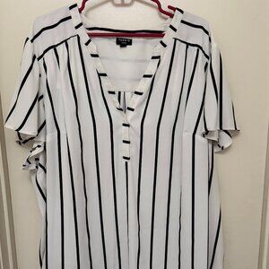 TORRID Black and White Striped Women's Top sz 4